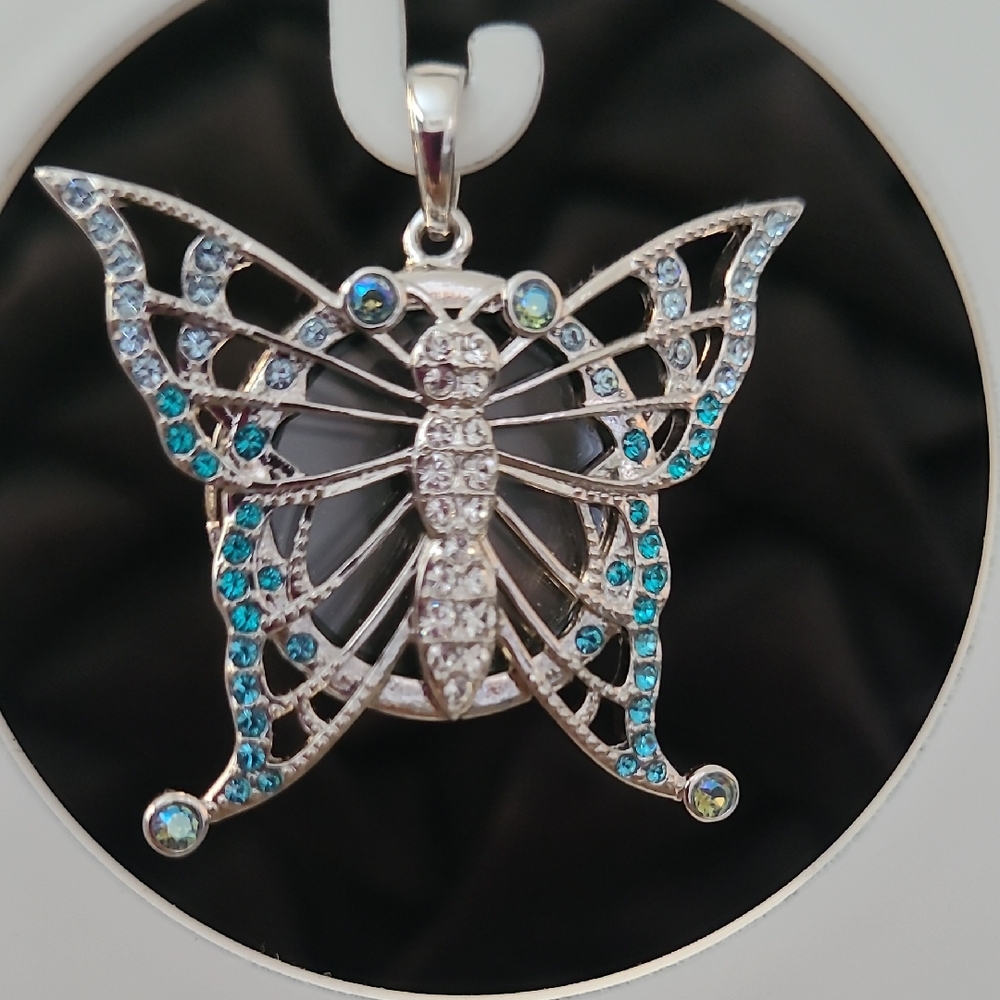 ORIGAMI OWL BUTTERFLY LOCKET SILVERTONE